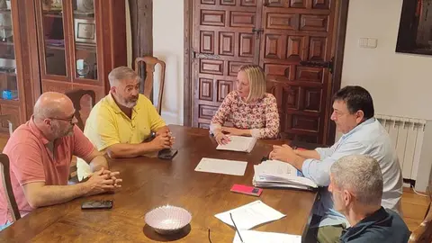 De izda a dcha Carlos Toledo, Jos&eacute; &Aacute;ngel Pel&aacute;ez, Sara Izquierdo, Rafael Oceja y Fernando Borrajo