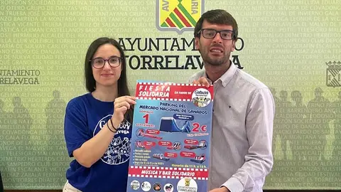 El concejal de Bienestar Animal, Borja Sainz, y Lara Torres, de Gatucos; presentan la jornada solidaria