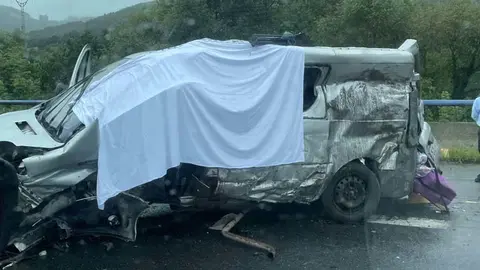 Imagen del accidente mortal en la A-67 a la altura de Cartes | Foto: Radio Studio