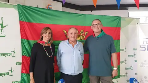 Imagen de archivo de agosto de 2022 de Gracia Espada, junto a compa&ntilde;eros de Radio Studio durante el programa emitido con motivo del 60 aniversario del Grupo Tenysol.