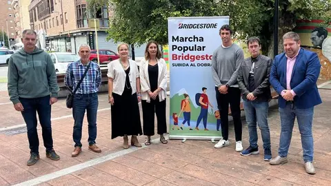 Foto de familia de la presentaci&oacute;n de la