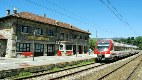 Estaci&oacute;n de Tren de Los Corrales de Buelna | Foto: Wikipedia