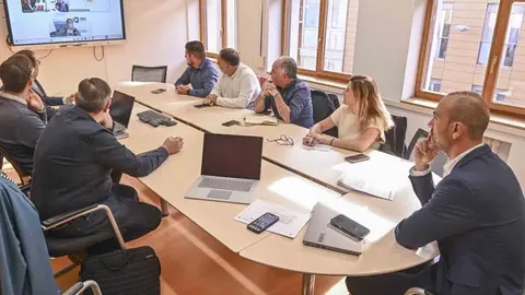 Reuni&oacute;n del Ayuntamiento de Torrelavega con la empresa del proyecto | Foto: Ayuntamiento