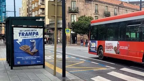 El cartel de la campa&ntilde;a en las marquesinas del Torreb&uacute;s | Foto: AMAT