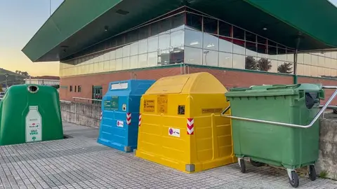 Contenedores de basura en Requejada | Foto: Ayuntamiento