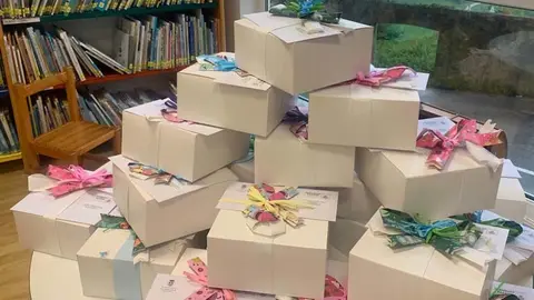 Lotes de libros de la campa&ntilde;a 'Nacid@s para leer' | Foto: Ayuntamiento de Suances