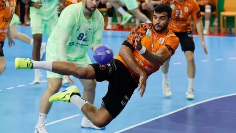 Marcio Silva en el partido contra el Bar&ccedil;a | Foto: BM Torrelavega