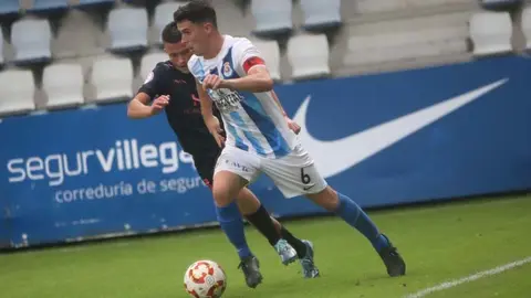 Alberto G&oacute;mez en el partido ante el Real Avil&eacute;s Industrial | Foto: RS Gimn&aacute;stica