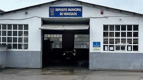 Instalaciones del dep&oacute;sito y gr&uacute;a municipal en el pol&iacute;gono de La Tejera, en Torrelavega.
