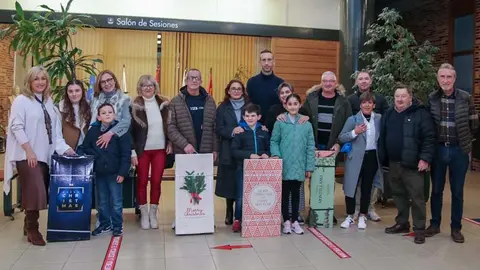 Ganadores de la pasada edici&oacute;n de este certamen junto a la alcaldesa y miembros del jurado | Foto: Ayuntamiento