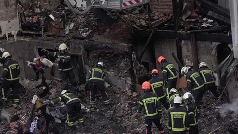 Incendio y derrumbe del edificio n&uacute;mero 24 de La Albericia | Foto: Agencia