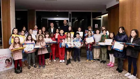 Escolares cuyos trabajos fueron seleccionados para el calendario de 2025 de AMAT.