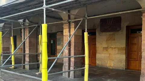 Edificios n&uacute;mero 4 y 5 en la plaza Baldomero Iglesias donde se va a ubicar el Museo del Hojaldre de Torrelavega | Foto: Radio Studio