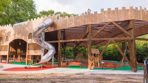 Parque infantil de Puente San Miguel | Foto: Ayuntamiento