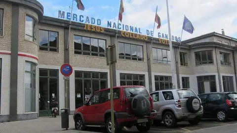 Entrada al Mercado Nacional de Ganados de Torrelavega | Foto: Ayuntamiento