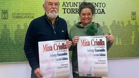 La concejala de Cultura de Torrelavega, Esther V&eacute;lez, junto a Hilario Oru&ntilde;a presentan la edici&oacute;n de 2024 de la Misa Criolla | Foto: Radio Studio