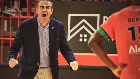 David Mangas, el mejor entrenador de la historia del Grupo Alega Cantabria | Foto: Club