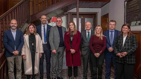 Foto de familia de la visita a Solvay | Foto: Ayuntamiento de Torrelavega