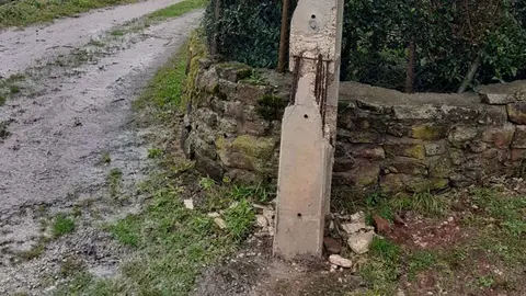 Imagen del acceso al dep&oacute;sito de Aguas Torrelavega | Foto: IU-Podemos