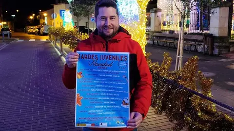 El concejal de Juventud, Fran Gasc&oacute;n, presenta las actividades de la Casa Joven de Suances en Navidad | Foto: Ayuntamiento