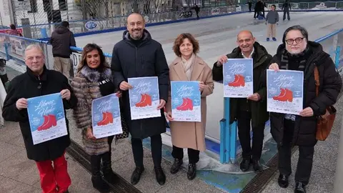 Foto de familia de la presentaci&oacute;n de 'Libros sobre hielo' | Foto: AMICA