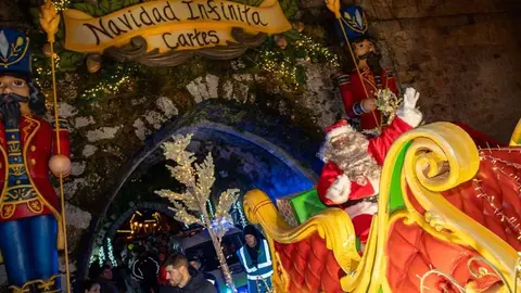 Pap&aacute; Noel recorri&oacute; las calles de Cartes y llen&oacute; el municipio de ilusi&oacute;n | Foto: Ayuntamiento