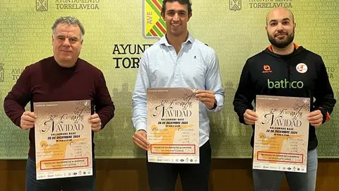 El concejal de Deportes, Nacho Gonz&aacute;lez; Kike Cruz, directivo del Bathco BM Torrelavega; y Sergio Alonso, coordinador de la cantera 'naranja', han presentado el Torneo | Foto: Radio Studio