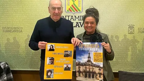 La concejala de Cultura de Torrelavega, Esther V&eacute;lez, ha presentado la exposici&oacute;n colectiva 'Experimenta Torrelavega. Una ciudad con arte', acompa&ntilde;ada por el comisario de la muestra, Alberto P&eacute;rez Casta&ntilde;os | Foto: Radio Studio