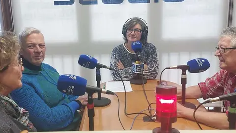 Antonio, del Bar Chapapote; Rosa, de Cristaler&iacute;a Puente y Juli&aacute;n, de la librer&iacute;a Virgen Grande, se han pasado por los micr&oacute;fonos de Radio Studio