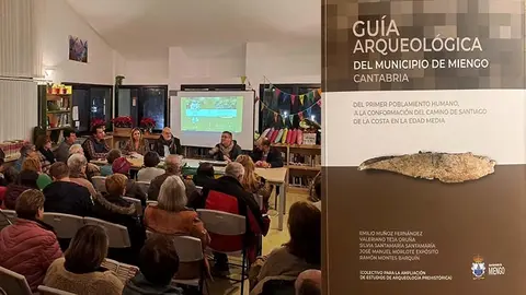 Numerosos vecinos de Miengo acudieron a la presentaci&oacute;n de la gu&iacute;a arqueol&oacute;gica.