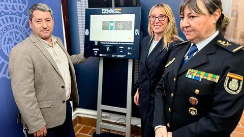 La nueva unidad m&oacute;vil del DNI y pasaporte para zonas rurales se present&oacute; hoy en Cabez&oacute;n de la Sal.