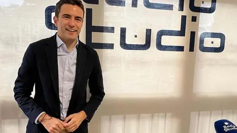 Pedro Casares en los micr&oacute;fonos de Radio Studio