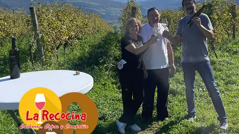 Asier Alonso, de Bodegas Seld&rsquo;Aiz, con el vino Yenda premaido