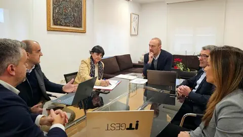 Reuni&oacute;n entre el Ayuntamiento de Torrelavega y la empresa ITGEST Espa&ntilde;a | Foto: Ayuntamiento