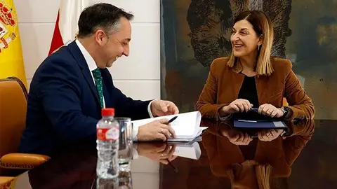 Reuni&oacute;n entre Mar&iacute;a Jos&eacute; S&aacute;enz de Buruaga y Carlos Caram&eacute;s | Foto: Gobierno