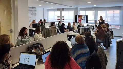 Imagen de archivo de C&aacute;mara Torrelavega sobre una formaci&oacute;n en sus instalaciones