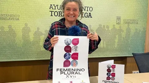 La concejala de Cultura, Esther V&eacute;lez, presenta la 17&ordf; edici&oacute;n de 'Femenino Plural' | Foto: Radio Studio