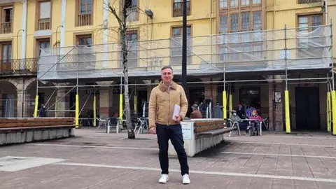 El concejal 'popular' Enrique G&oacute;mez, frente al futuro emplazamiento del Museo del Hojaldre | Foto: PP