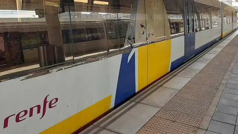 Tren de Cercan&iacute;as de Cantabria en la estaci&oacute;n de Santander | Foto: Agencia