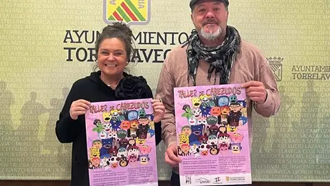 Esther V&eacute;lez y Fran Querol presentan el XII Taller de Cabezudos | Foto: Radio Studio