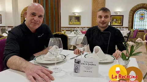Los chef del restaurante Villa de Santillana, Bogdan Dodea y Pablo Guti&eacute;rrez