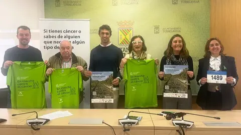 Presentaci&oacute;n de la IX Marcha Contra el C&aacute;ncer de Torrelavega  | Foto: Radio Studio