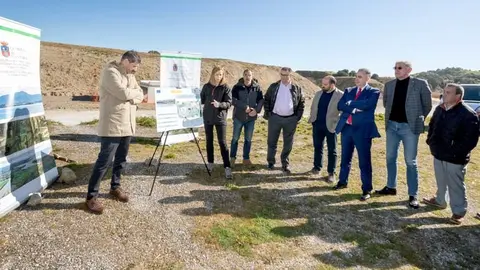 Visita del consejero de Fomento, Roberto Media, a la cantera de Solvay, en Cuch&iacute;a | Foto: Gobierno