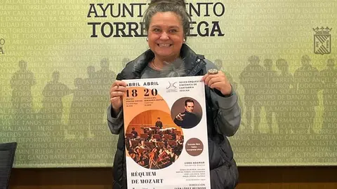La concejala de Cultura, Esther V&eacute;lez, presenta el concierto 'R&eacute;quiem de Mozart' | Foto: Radio Studio