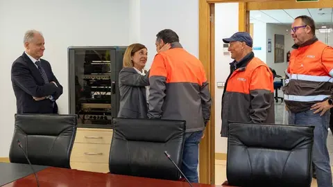 María José Sáenz de Buruaga y Eduardo Arasti han recibido a los trabajadores de Bridgestone | Foto: Gobierno