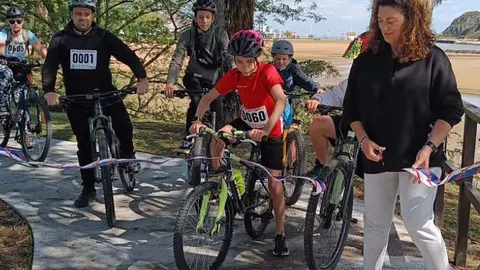 Puesta en marcha del I D&iacute;a de la Bici de Suances | Foto: Ayuntamiento