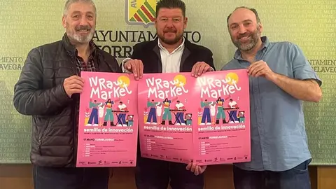 El concejal Jes&uacute;s S&aacute;nchez presenta el IV Raw Market junto con Jes&uacute;s Garc&iacute;a y Javier Enr&iacute;quez | Foto: Radio Studio