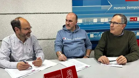 Jos&eacute; Luis Urraca junto a Jos&eacute; Manuel Cruz Viadero y Roberto Garc&iacute;a Porras | Foto: PSOE Torrelavega