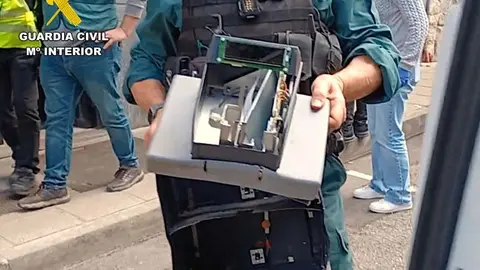 Maquina recuperada por la Guardia Civil