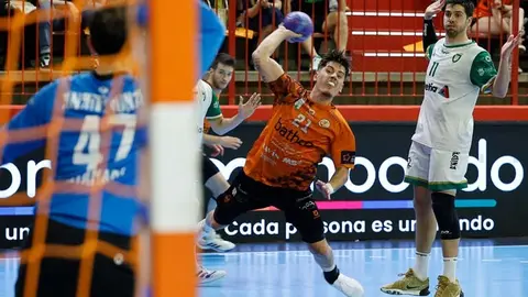 Isi Mart&iacute;nez en el encuentro ante Anaitasuna de la campa&ntilde;a que acaba de finalizar | Foto: BM Torrelavega